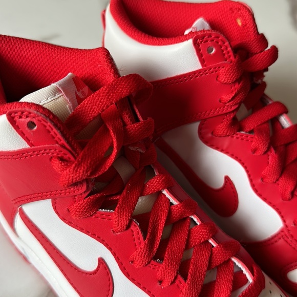 Red Nike Dunk High (GS) - Picture 6 of 9